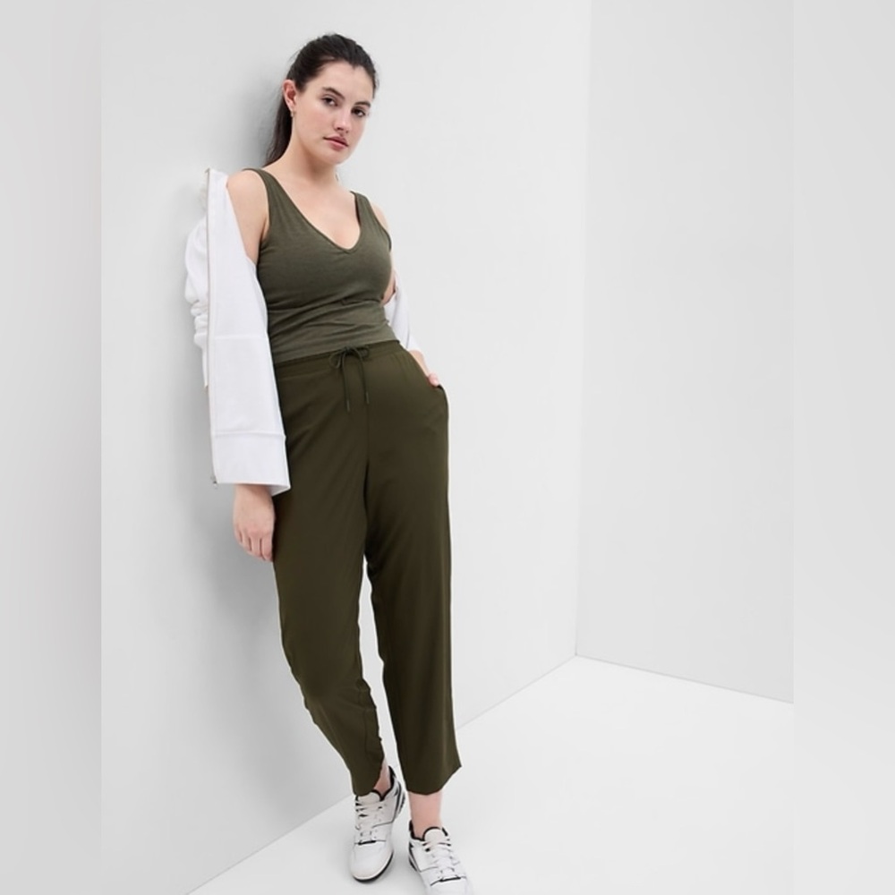 Gapfit High Rise Runaround Pants dark green size Med